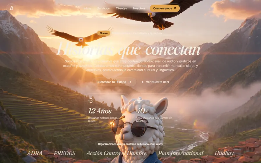 Portada de Hatariy Comunicaciones: la mascota 3D —una llama con lentes— sobre un valle andino al amanecer, con el titular «Historias que conectan».